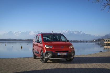 Το νέο Fiat Qubo L: Οικογενειακό MPV με 7 θέσεις, πλήρη γκάμα κινητήρων και πρακτικότητα για κάθε χρήση 
